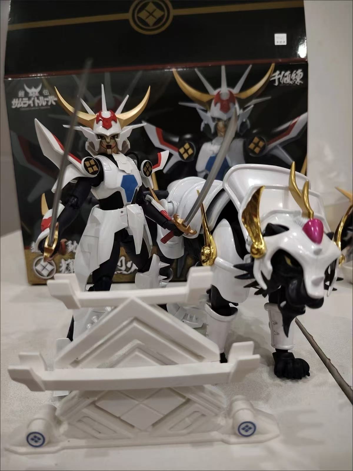 Figurka akcji Yoroiden Samurai – Bandai Tamashii Nations S.H.Figuarts recenzja i cena